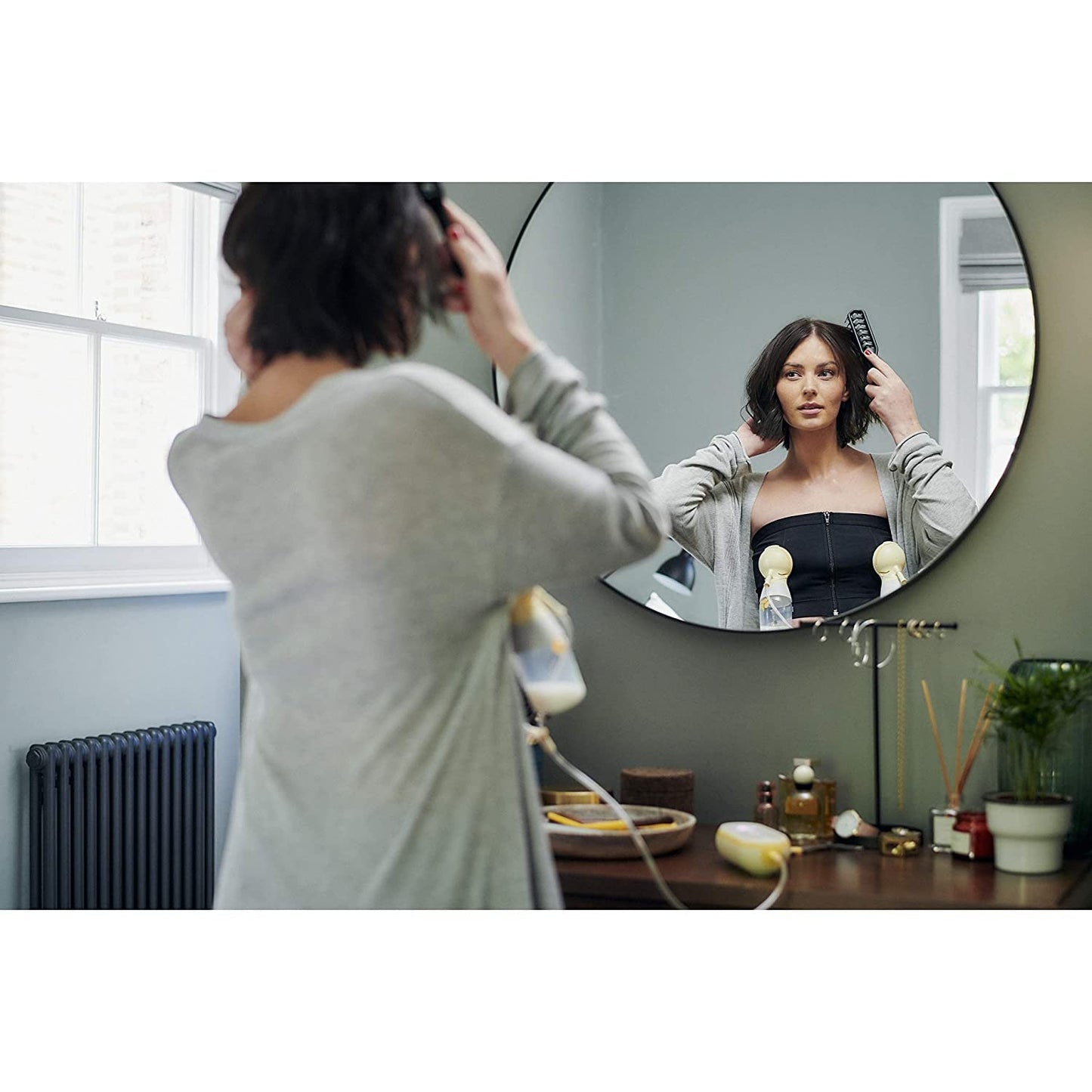 Medela Freestyle Flex Breast Pump, Closed System Quiet Handheld Portable Double Electric Breastpump, Mobile Connected Smart Pump with Touch Screen LED Display and USB Rechargeable Battery